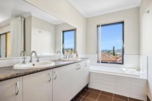 Pyramids Hideaway with Pool - Walk to Beach and The Cut Golf Course