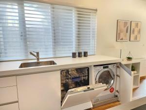 3Bedroom Modern house, Free Parkings, WiFi, Spacious, Near JR hospital and centre