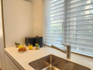 3Bedroom Modern house, Free Parkings, WiFi, Spacious, Near JR hospital and centre