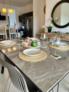 Modern 3BR Beachside Apt - 2 Mins to Pereybere Beach