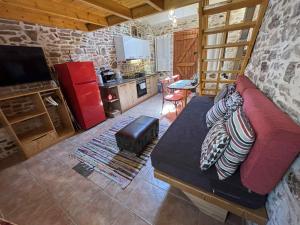 Lavrio stone house 5 min from the centreport