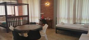 Ko Lake Pool Suites