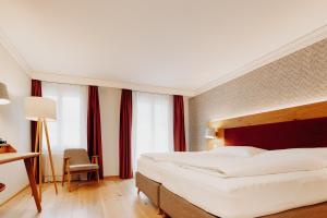 Deluxe Twin Room with Balcony and Mountain View room in Parkhotel Schoenegg