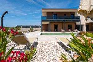 Villa Quinta by Briskva