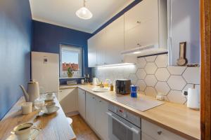 2 Bed Flat - Sleeps 8 - Parking - Wifi