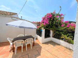 Charming Holiday Home with Pool and Sea View