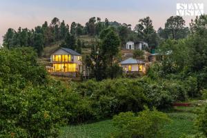 StayVista at Cujos Haus with Heated Floor, Bonfire, WiFi, BBQ