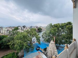 Bunk & Beyond Hostel