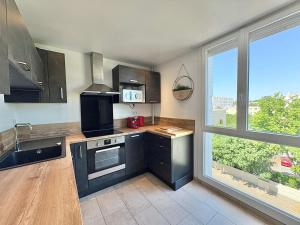 Comfortable and bright renovated 4-room apartment 5 downtown