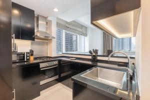 Free housekeeping visits during your stay - StayShort - Vibrant 1 Bedroom unit in Business Bay Sleeps 2