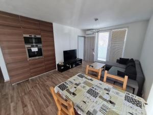 Útulný dvoj-izbový byt s klímou