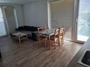 Útulný dvoj-izbový byt s klímou