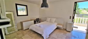 Read host profile before requesting - Luxury villa