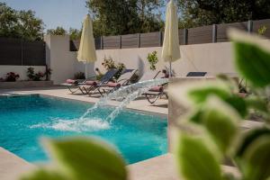 Xenessa Elegant Villa, 4-Bedroom Private Pool Retreat by Villa Mana Gers