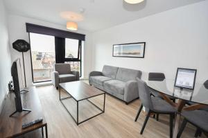 Bright & Spacious 2 Bed Apartment in Liverpool