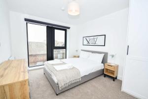 Bright & Spacious 2 Bed Apartment in Liverpool