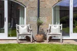 Farmhouse Feels & Peak Views