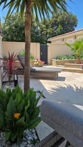 Maisons de vacances Un air de provence avec piscine disponible seulement en fin de journee - A 5min de l-A7 et A9 : photos des chambres