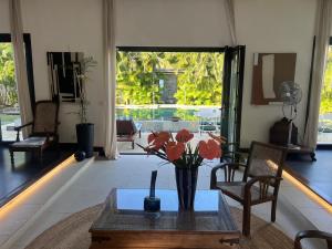 Blue Palm Villa with Private Pool & Tropical Garden