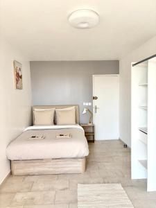 Comfortable and bright renovated 4-room apartment 5 downtown