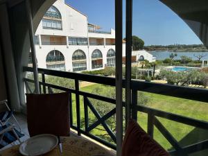 Appart 2 pièces avec piscine et parking à Port Camargue - FR-1-250-293