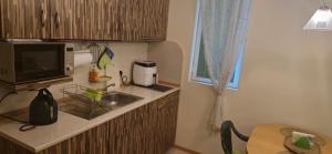 Charming 2-bed Apartment with AC, 5 Mins from Beach