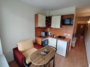 Studio apartment with mountain view at Eagle Rock complex