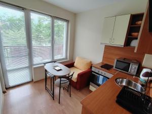 Studio apartment with mountain view at Eagle Rock complex