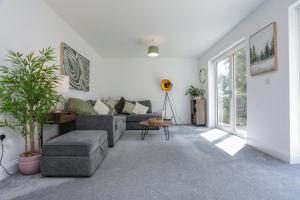 8 Iris Cottage 4-BR Coastal Home in Suffolk