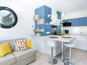 Villa Contemporaine avec Piscine et Climatisation à St Aygulf - FR-1-768-113