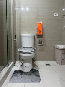 1 BR with balcony near MOA, SMX