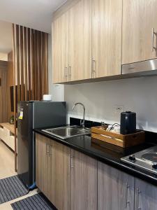 1 BR with balcony near MOA, SMX