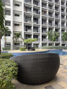 1 BR with balcony near MOA, SMX