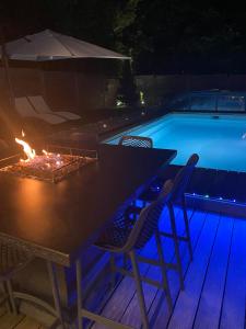 Maisons de vacances Maison - villa avec piscine proche commerce et transports en commun : photos des chambres