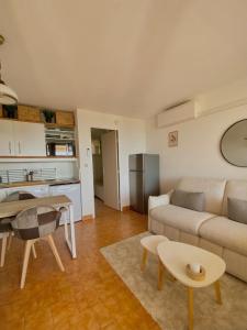 Lovely studio with sea view