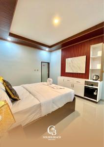 Golden Beach Hotel Sekotong