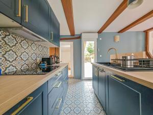 Maisons de vacances Belle Maison Honfleuraise 10-14 pers piscine : photos des chambres