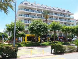 Cihanturk hotel, 
Marmaris, Turkey.
The photo picture quality can be
variable. We apologize if the
quality is of an unacceptable
level.