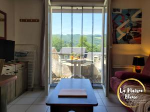 Appartements La Maison Bleue, village vacances, piscine, parking : photos des chambres
