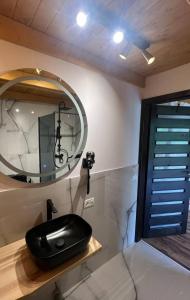 Mara Frames - Moisei