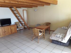 Appartement , rue piétonne , centre village