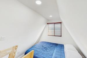 3 Mi to Lake Murray Dog-Friendly Cabin with Deck