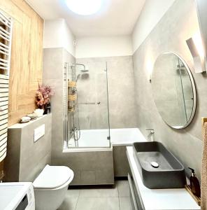 Stylowy apartament z prywatnym ogrodem, widokiem na park i parkingiem - Red Park Poznań