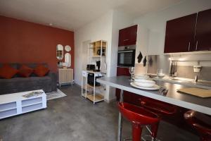 Appartements Studio cozy au coeur du village - Wifi - Netflix : Studio