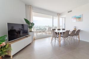 Global Properties, Moderno apartamento con gran terraza y vistas al mar