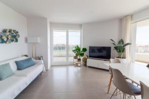 Global Properties, Moderno apartamento con gran terraza y vistas al mar