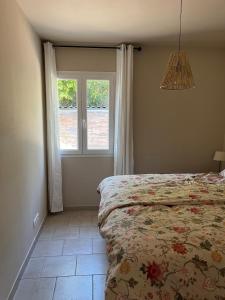 Vacation home with a private pool in Puyméras