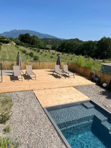 Maisons de vacances Vacation home with a private pool in Puymeras : photos des chambres