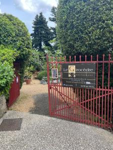 Maisons de vacances Vacation home with a private pool in Puymeras : photos des chambres