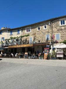 Maisons de vacances Vacation home with a private pool in Puymeras : photos des chambres